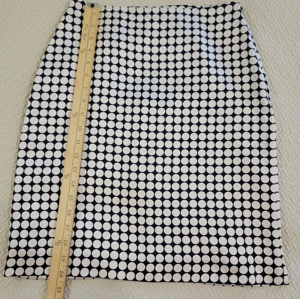 Banana Republic Silk Black and Beige  Polka Dot Skirt Women's Size 0